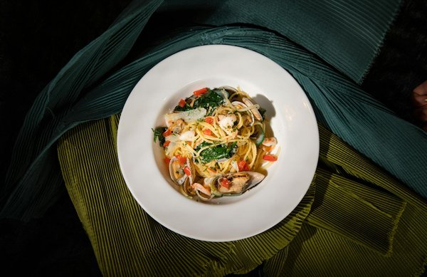 How can UK pet owners create a balanced diet for their pets?